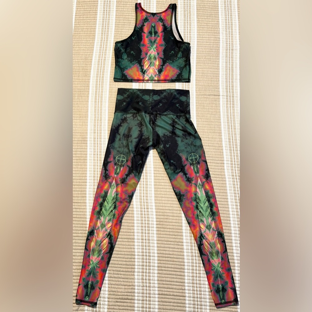 Preowned Teeki Eagle Feather Green Lover Tank (XS/S) Hot Pant (S) Excellent Cond